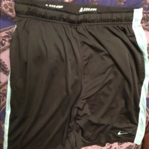 Men’s medium Nike basketball shorts